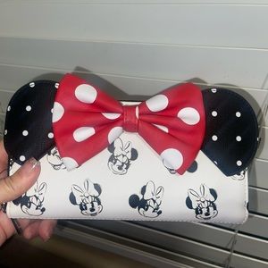 Disney Parks Minnie Mouse Bow Loungefly Wallet  Brand new, no tag